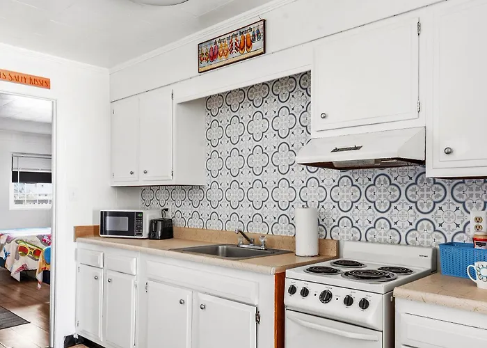 Apartment 2 Bed1 Bath On The Boardwalk By The Inlet *